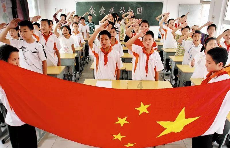 媒体人：韩国半场踢成这样纯纯折面子，不是想躲日本就躲得开