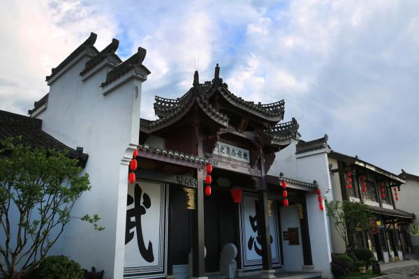 老公带着孩子去跟他前妻给孩子过生日不告诉现任妻子这正常吗？游戏画面